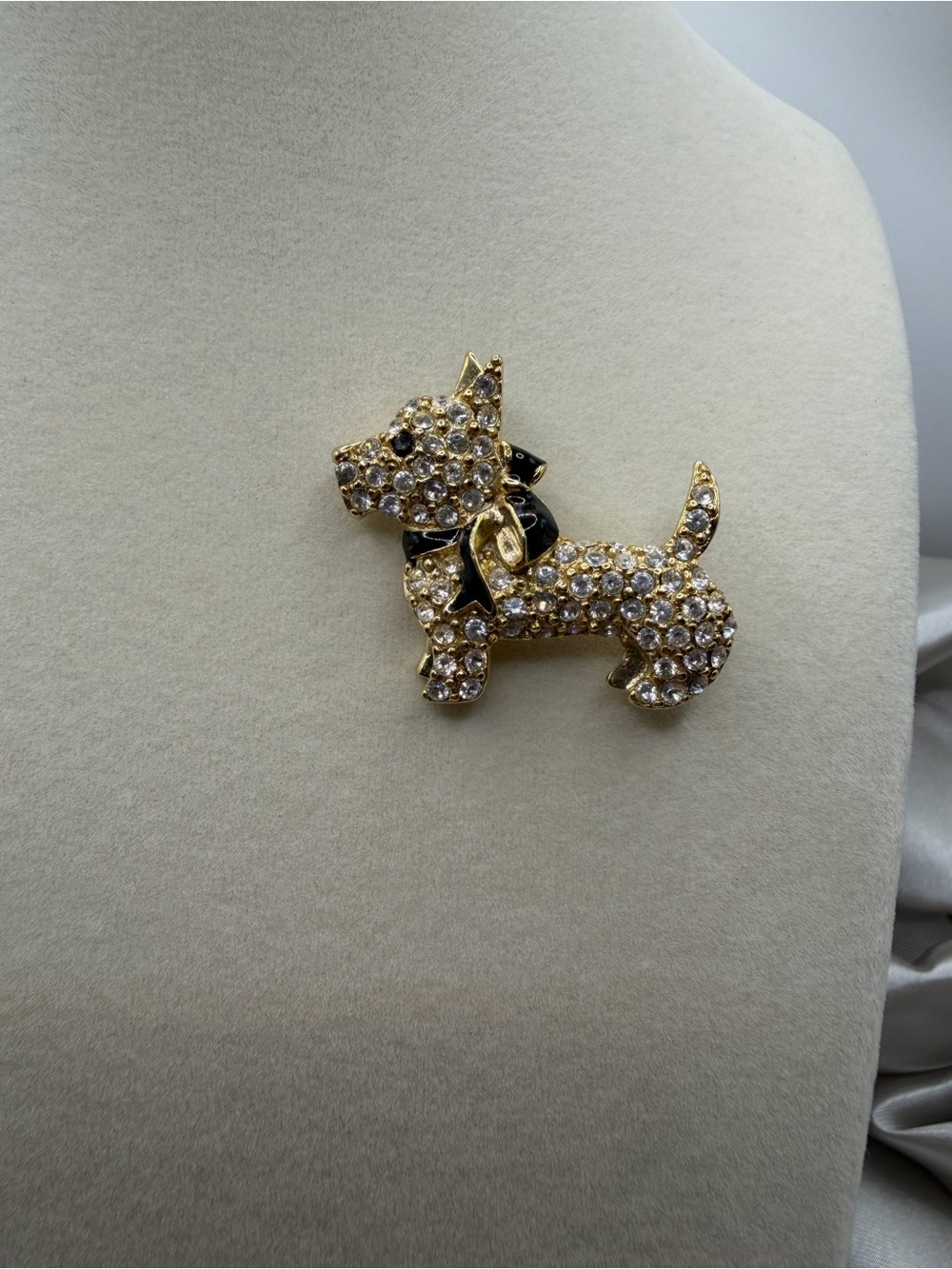 Vintage Monet Scottie Dog Brooch - Rhinestone Scottish Terrier Pin - Picture 3 of 8